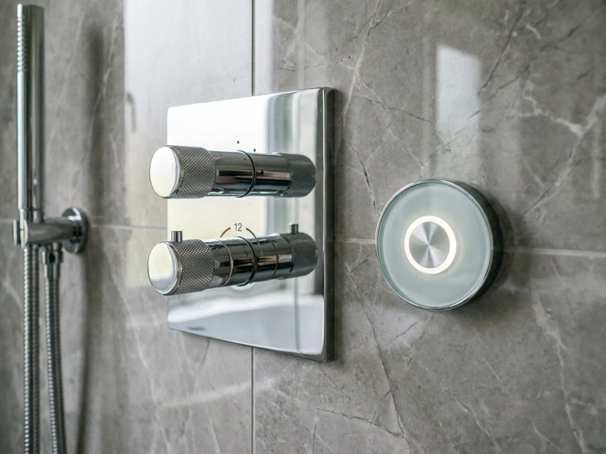 Thermostatic valve and glass steam switch detail